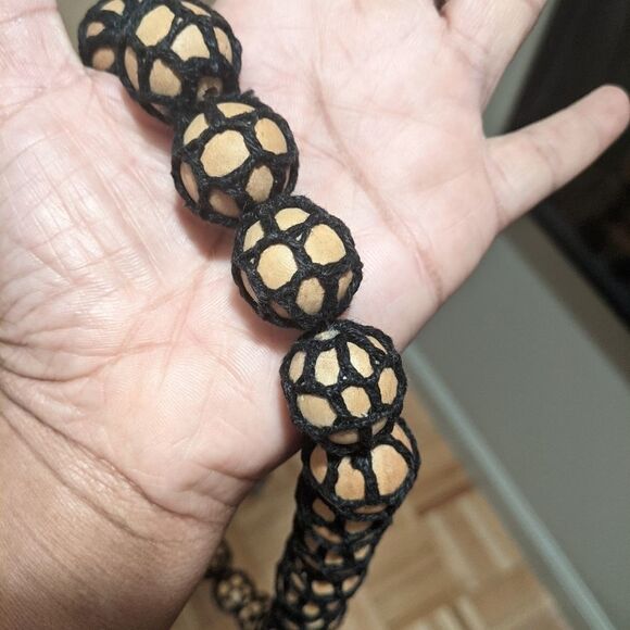 Barney's Crochet and wood bead necklace - Picture 5 of 5
